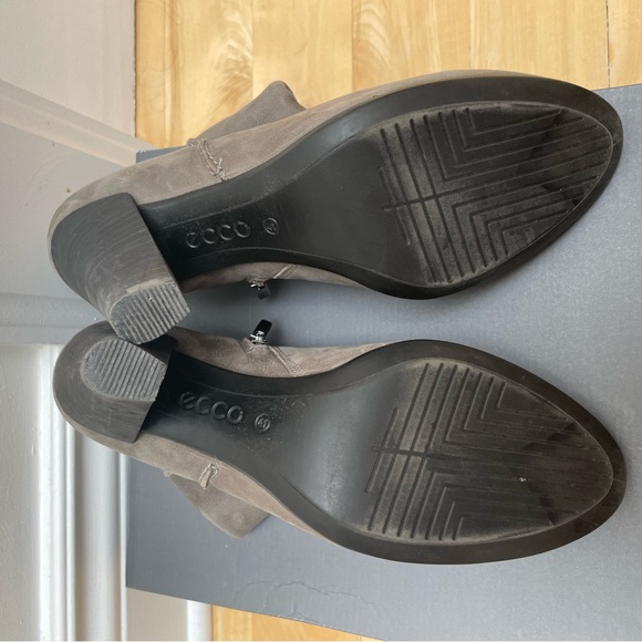 Ecco warm grey leather bootie, 2.5 in heel, 41EUR, 10-10.5 US - Picture 5 of 6